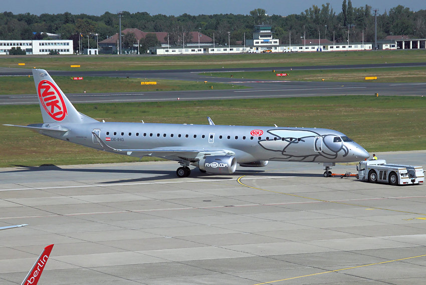 Embraer 190: Flugzeug des brasilianischen Herstellers Embraer mit zwei Triebwerken