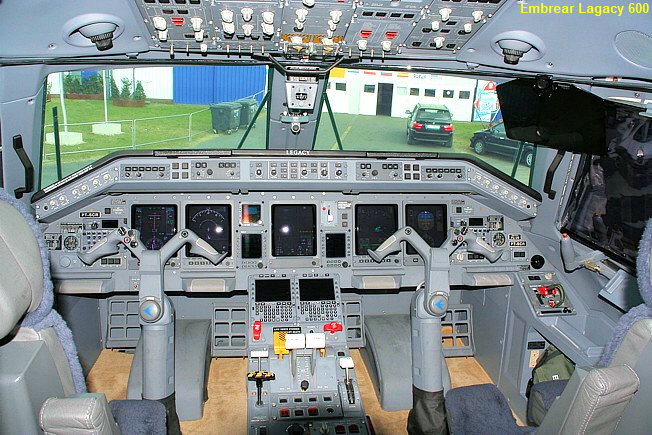 Cockpit einer Embrear Lagacy 600