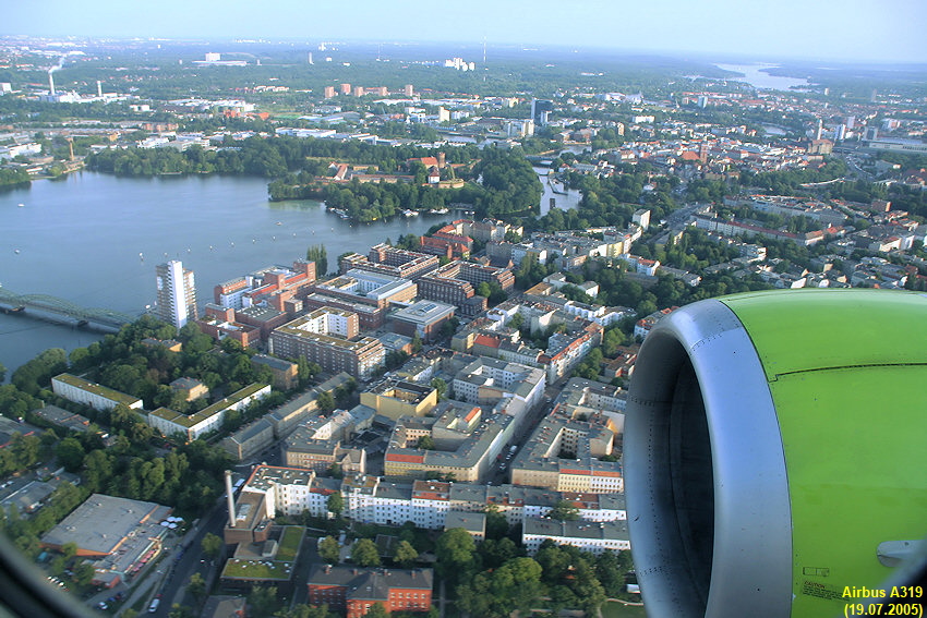 Anflug über Spandau mit einem Airbus A319