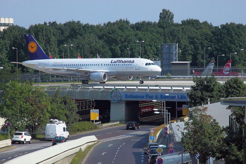 Tegel - Flugzeugbrücke