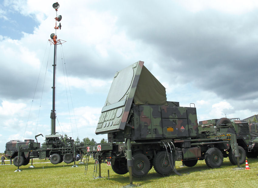 Patriot PAC-3 - Sendemast