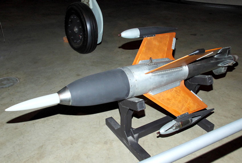 Ruhrstahl X-4 (Kramer X-4):  deutsche Luft-Luft-Rakete von 1943