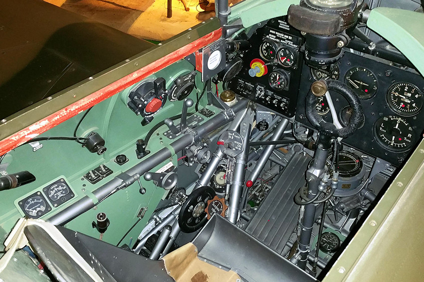 Hawker Hurricane Mk.IIa - Cockpit