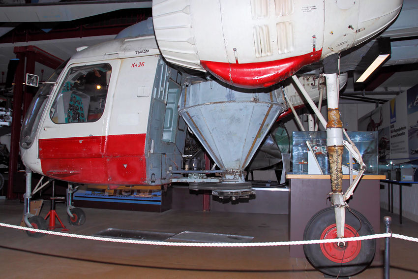 Kamow Ka-26: Bei dem Hubschrauber ist wegen der gegenläufigen Doppel-Rotore kein Heckrotor nötig
