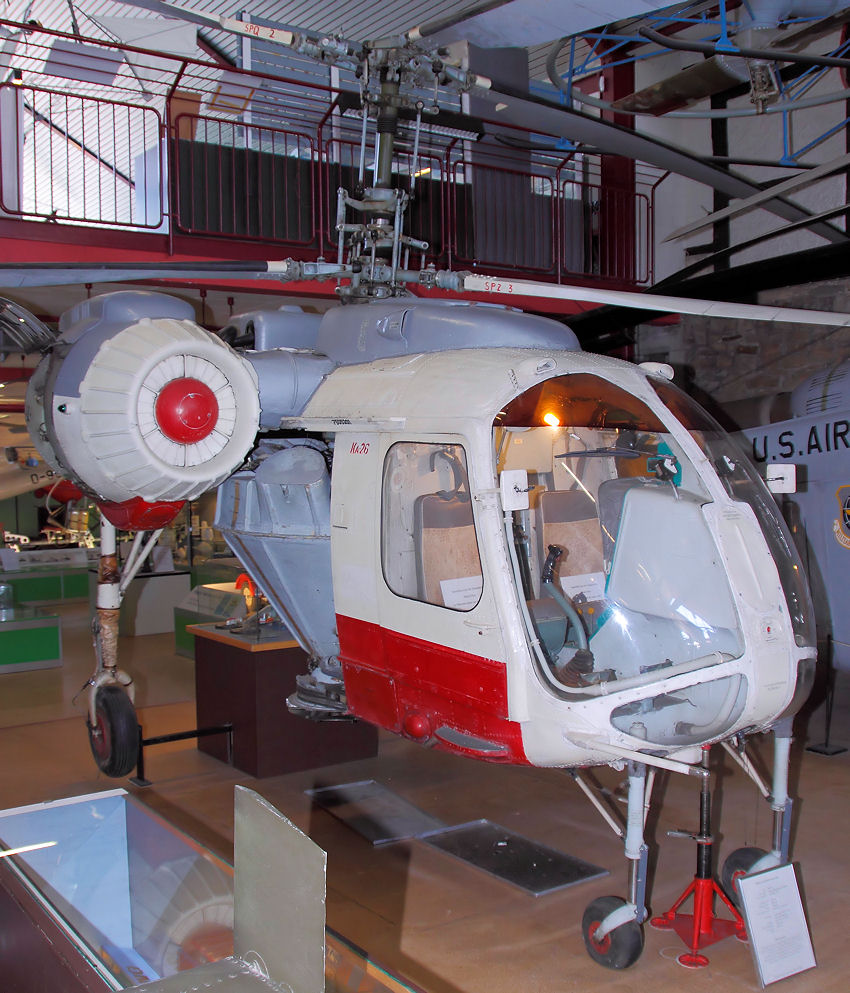 Kamow Ka-26: Bei dem Hubschrauber ist wegen der gegenläufigen Doppel-Rotore kein Heckrotor nötig