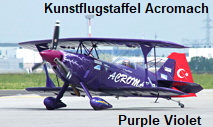 Purple Violet: Doppeldecker der Kunstflugstaffel Acromach