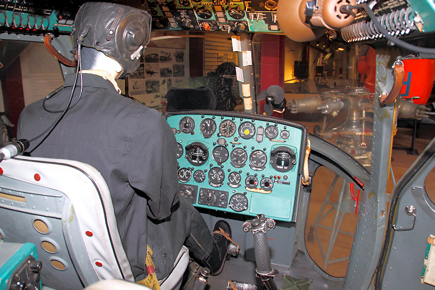 Mil Mi 2 - Cockpit