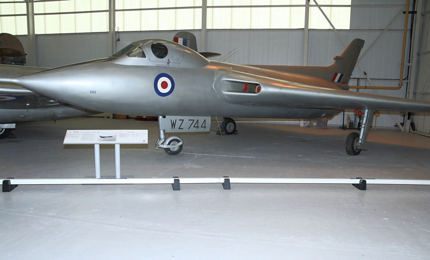 Avro 707: Forschungsflugzeug zur Umschulung auf Deltaflügler und Fly-by-Wire