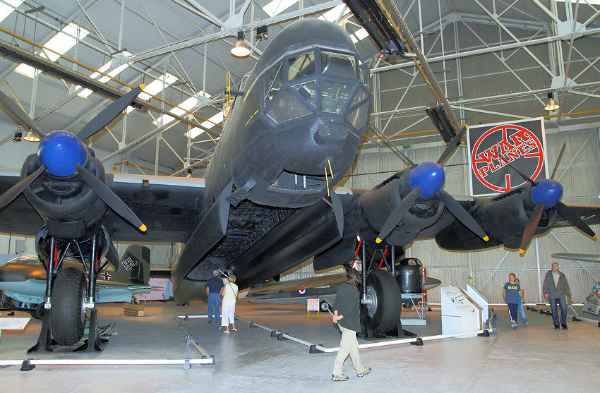 Die Avro 694 Lincoln war ein britischer 4-motoriger schwerer Bomber des 2 Weltkriegs