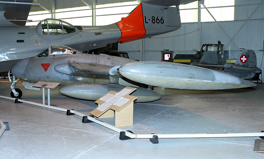 de Havilland DH 112 Venom: Jagdflugzeug - Weiterentwicklung der D.H.100 Vampire