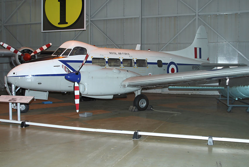 De Havilland Devon C2/2A: militärische Version der De Havilland D.H. 104 Dove für Transport und Kommunikation