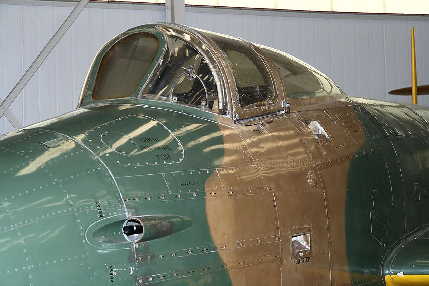 Gloster F9/40: Prototyp - Vorläufer der “Meteor”, dem ersten britischen Düsenflugzeug