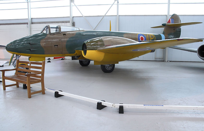 Gloster F9/40: Prototyp - Vorläufer der “Meteor”, dem ersten britischen Düsenflugzeug