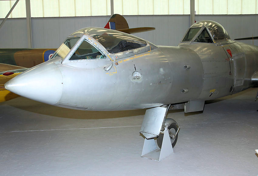 Gloster Meteor F8 Prone: Flugzeug zum Test für Flüge in liegender Bauchlage zur Erhöhung der G-Belastung