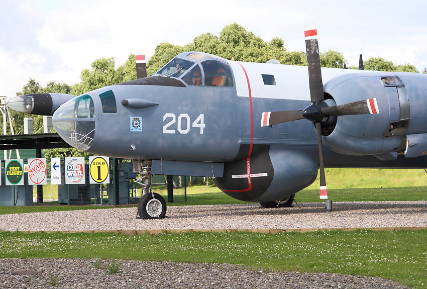 Lockheed P-2H Neptune: Marineaufklärer mit 2 Sternmotore und 2 Strahltriebwerke