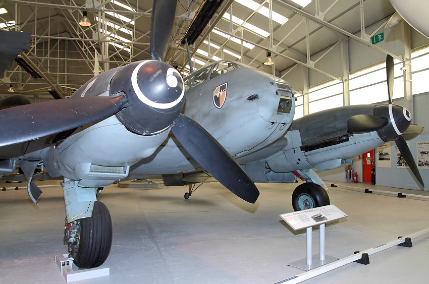Messerschmitt Me 410 Hornisse: zweisitziges Kampfflugzeug der Klasse Zerstörer