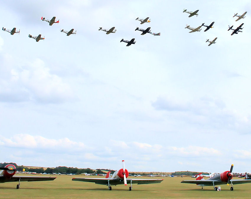 Abschiedsparade der Airshow im Imperial War Museum in Duxford (GB)