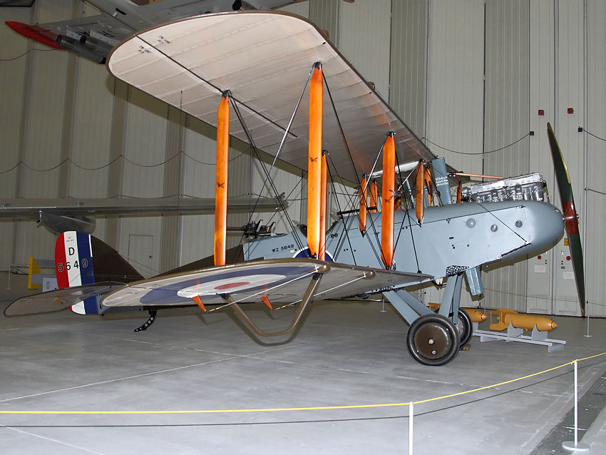 Airco D.H. 9: 1-motoriger, 2-sitziger Doppeldecker von 1917 (ab 1920 de Havilland)