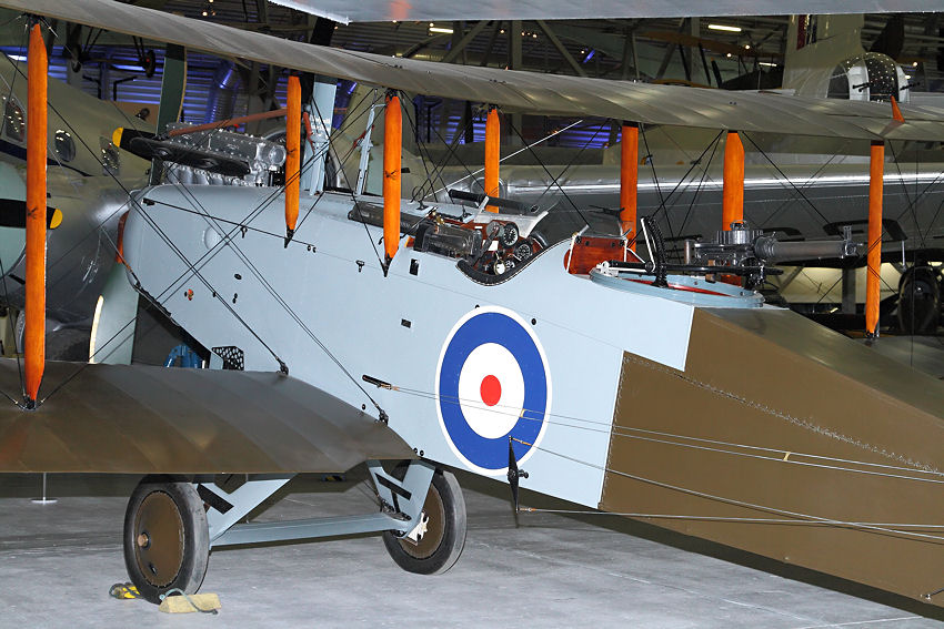 Airco D.H.  9: 1-motoriger, 2-sitziger Doppeldecker von 1917 (ab 1920 De Havilland)