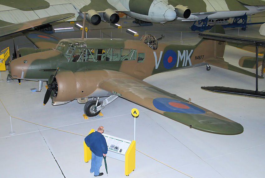 Avro Anson: Aufklärer und Schulflugzeug, sowie später Verbindungsflugzeug