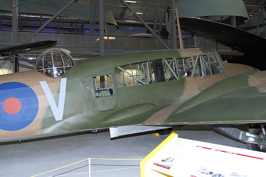 Avro Anson Mk.I: Aufklärer und Schulflugzeug, sowie später Verbindungsflugzeug
