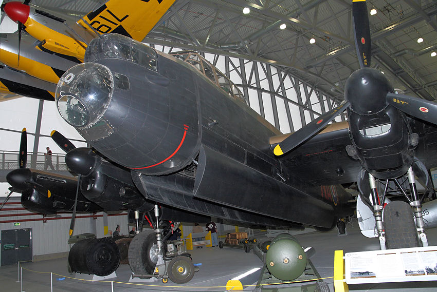 Avro  Lancaster:  Der bekannteste schwerer Bomber der Briten im Zweiten Weltkrieg (GB)
