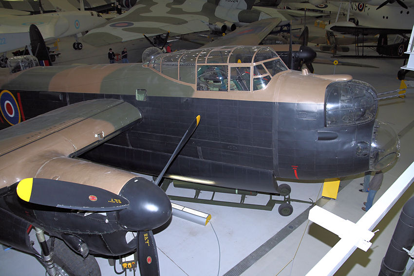 Avro  Lancaster:  Der bekannteste schwerer Bomber der Briten im Zweiten Weltkrieg (GB)