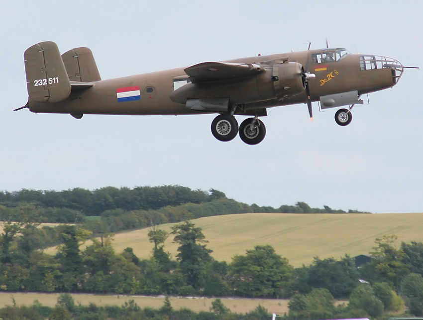 North American B-25 „Mitchell“:  Flugansicht des Bombers vom Zweiten Weltkrieg