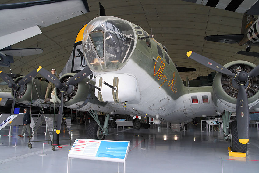 Boeing B-17 “Flying Fortress”: Das Flugzeug war im 2. Weltkrieg der bekannteste Bomber der USA