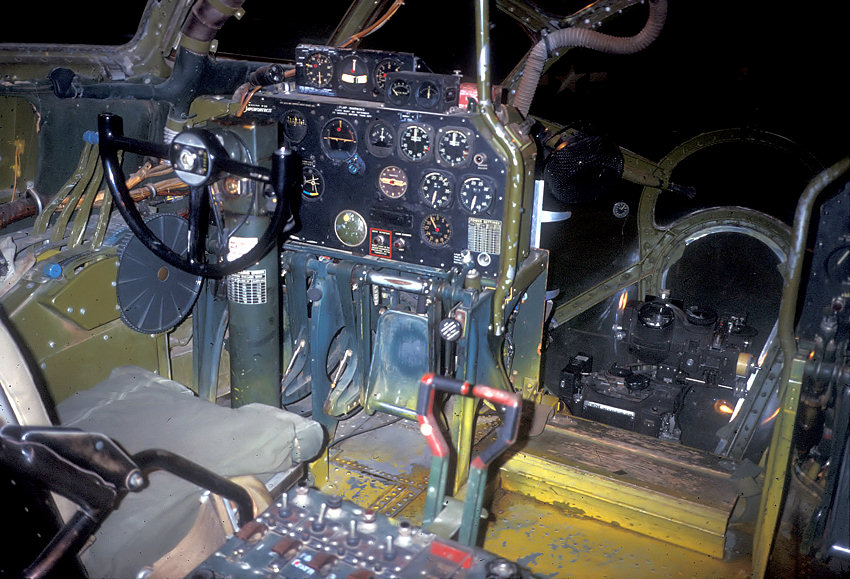 Boeing B-29 Superfortress: Cockpit