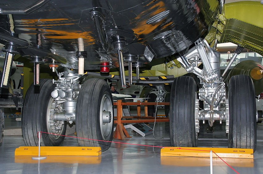 Boeing B-52 - Fahrwerk des Bombers
