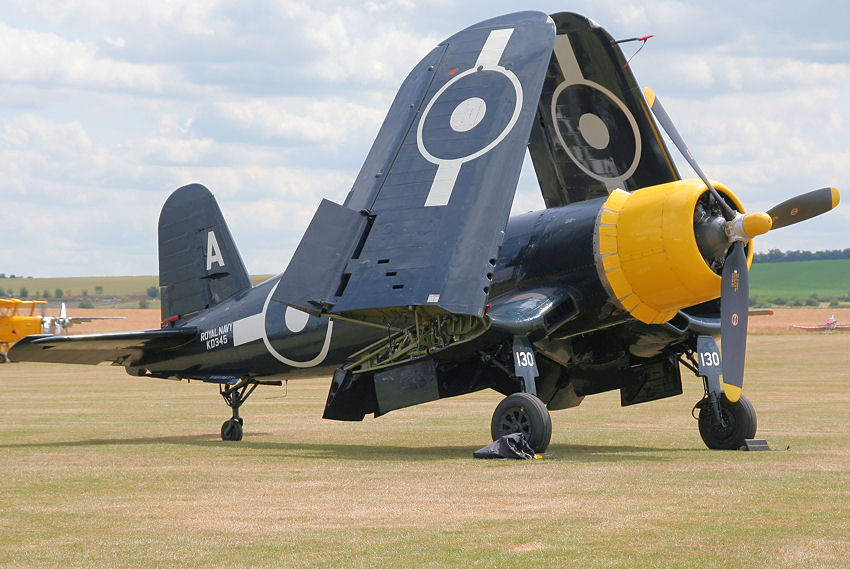 Chance Vought F4U-4 “Corsair”:  schweres Jagdflugzeug mit Propellerdurchmesser von 4 Meter !!