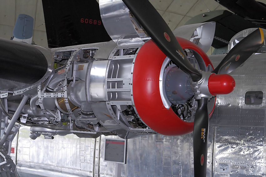 Consolidated B-24 - Motor