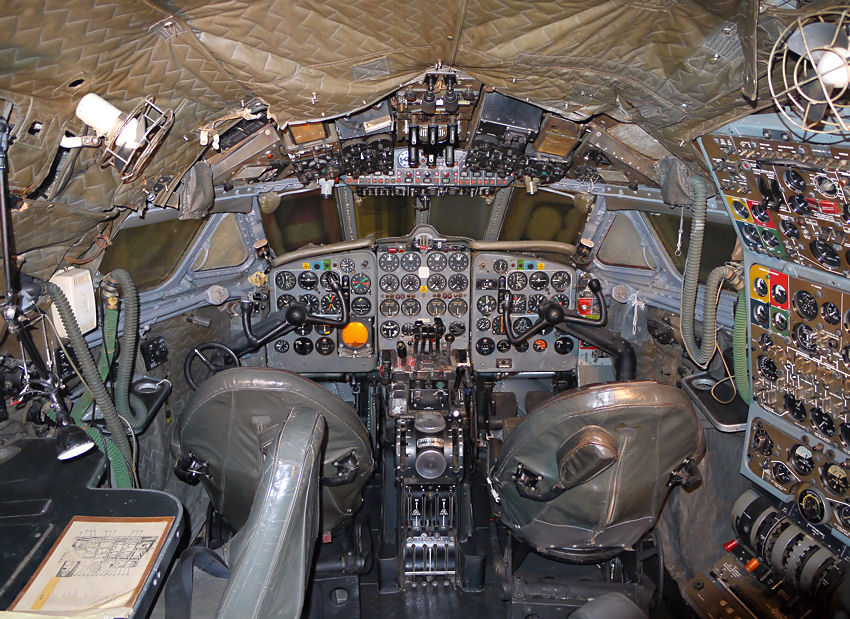 De Havilland Comet 1A:  Cockpit