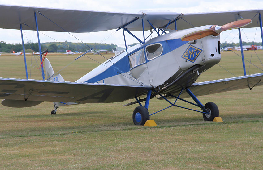 De Havilland D.H.83 Fox Moth: Der Doppeldecker wurde aus der Tiger Moth mit erweitertem Rumpf entwickelt