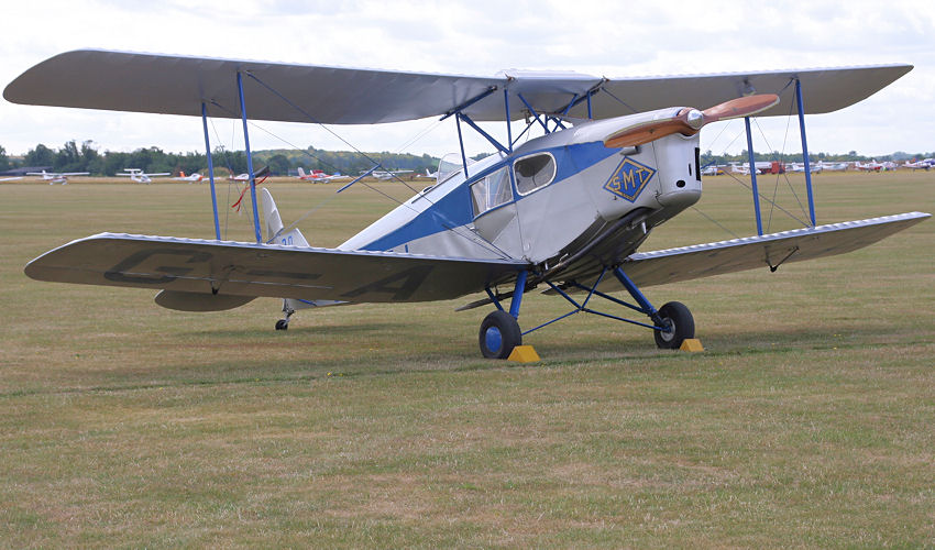 De Havilland D.H. 83 Fox Moth: Der Doppeldecker wurde aus der Tiger Moth mit erweitertem Rumpf entwickelt