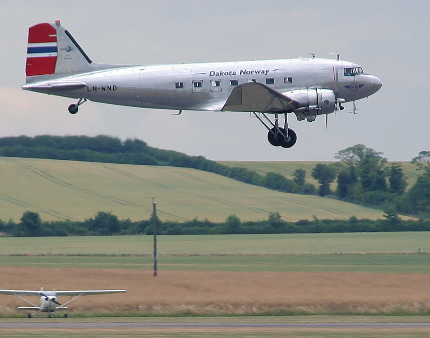 Douglas C-47 Dakota: freitragender Tiefdecker der Royal Air Force von 1943
