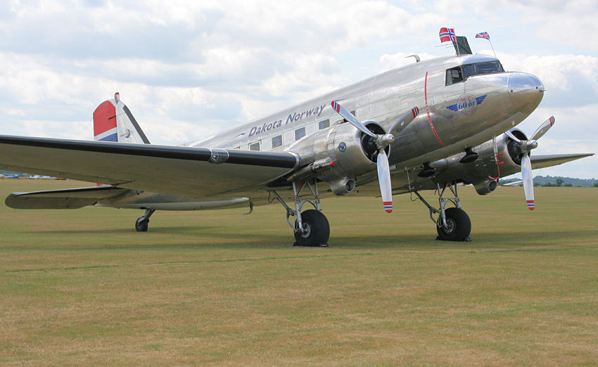 Douglas C-47 Dakota: freitragender Tiefdecker der Royal Air Force von 1943