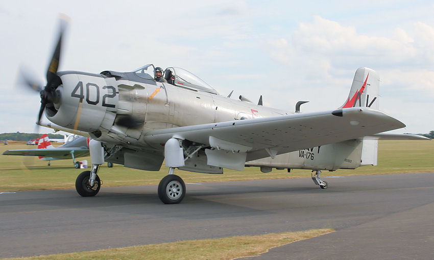 Douglas Skyraider AD-4N: Das letztes schwere Kampfflugzeug mit Kolbentriebwerk