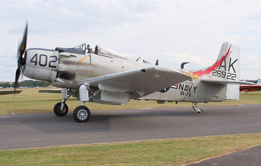 Douglas “Skyraider” AD-4N: schweres Kampfflugzeug mit Kolbentriebwerk