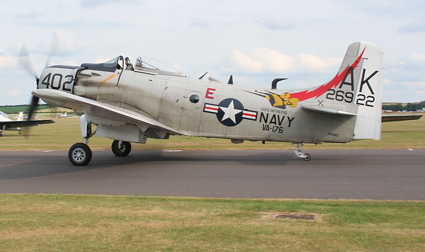 Douglas “Skyraider” AD-4N: Das letztes schwere Kampfflugzeug mit Kolbentriebwerk