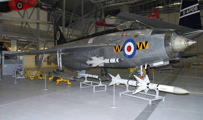 English Electric Lightning F.1:  Allwetter-Abfangjagdflugzeug von 1954
