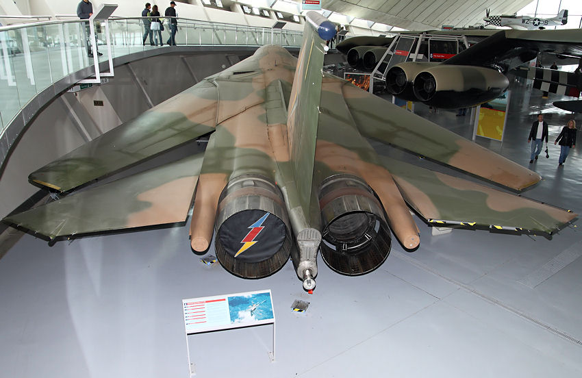 General Dynamics F-111: Das erste serienmäßig gebaute Schwenkflügel-Kampfflugzeug der Welt