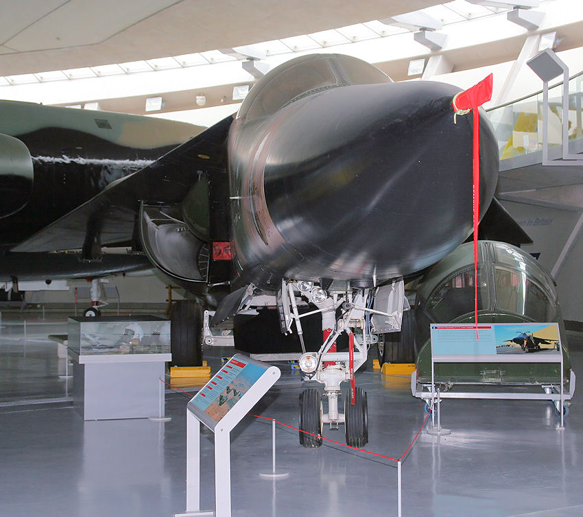 General Dynamics F-111: Das erste  Kampfflugzeug mit Schwenkflügel