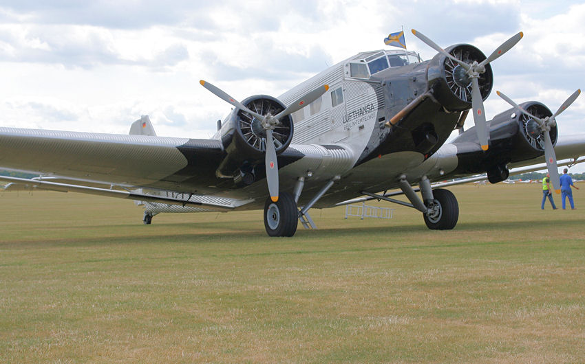 Junkers JU 52 / 3m: mit Wellblechbeplankung