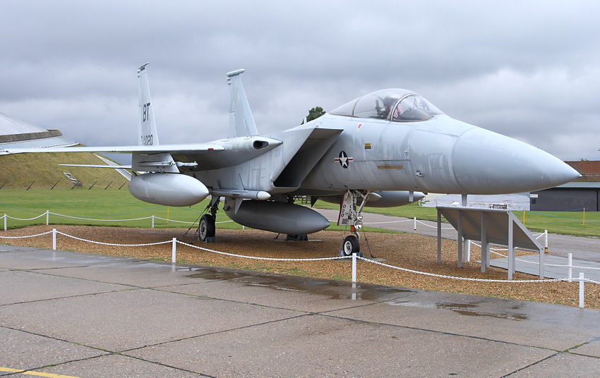 McDonnell Douglas F-15:  allwetterfähiges, wendiges, taktisches Kampfflugzeug der U.S. Air Force