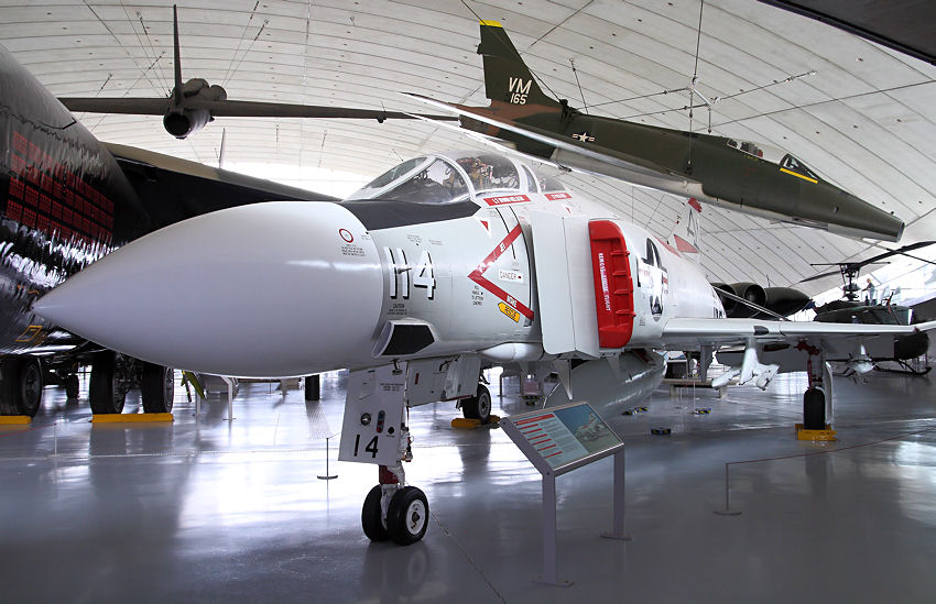 McDonnell Douglas F-4J Phantom II: 2-sitziges Überschall-Jagdflugzeug von 1962