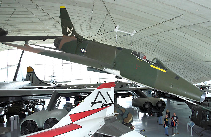 F-100 Super Sabre: Erste Generation der Überschallkampfflugzeuge