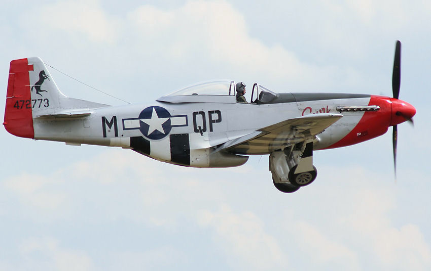 North American P-51 D Mustang: US-amerikanisches Jagdflugzeug des Zweiten Weltkriegs mit 1.700 PS