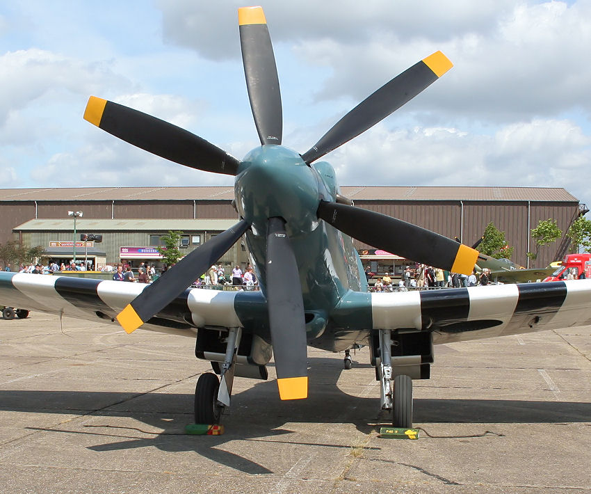 Supermarine Spitfire PR.XIX: unbewaffneter Fotoaufklärer mit gegenläufigem Doppel-Propeller